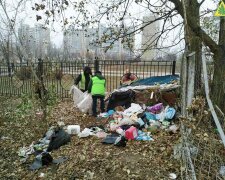З Деснянського парку прибрали стихійне сміттєзвалище