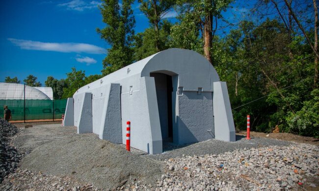 У столиці встановили перше модульне мобільне укриття - КМВА