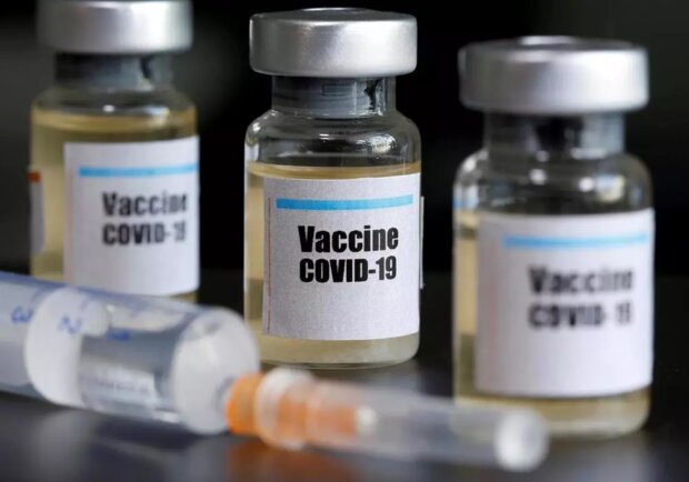 Шмигаль: платна вакцинація буде йти паралельно з безкоштовною