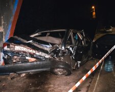 ДТП з постраждалими в Бортничах: Audi після зіткнення з Ford влетів у зупинку