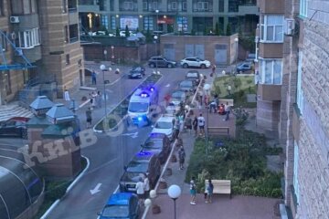 У столиці з вікна випав чоловік та дивом вижив — соцмережі
