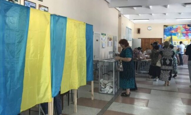 Вибори: голова комісії прийшов на дільницю п’яний