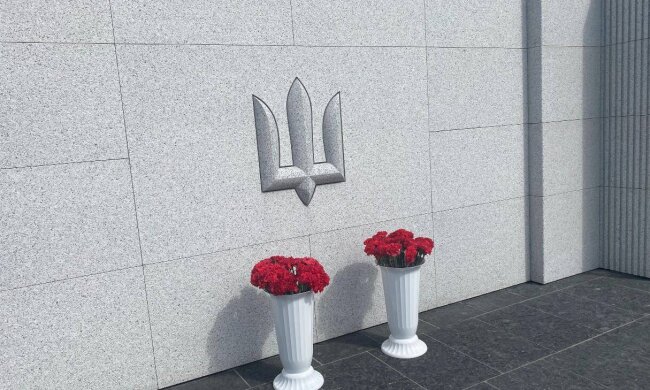 Побратими назавжди: на Національному військовому кладовищі вшанували пам’ять героїв Бахмута та Запоріжжя