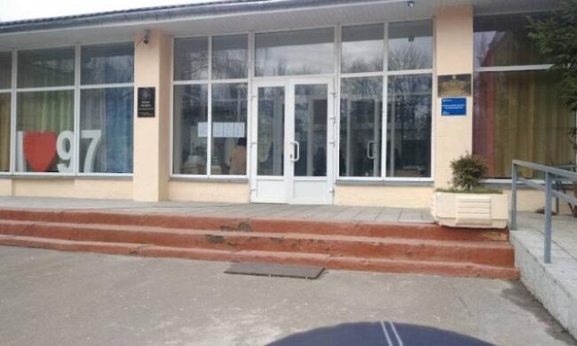 Дітей евакуювали: у столичній школі розпилили їдку речовину