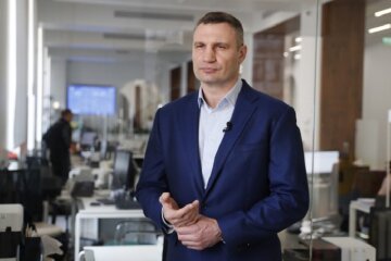 Про відкриття закладів в Києві та скандал з виплатами медикам: брифінг Кличка (наживо)