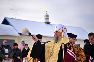 Предстоятель ПЦУ освятив наріжний камінь на місці будівництва нового храму на Київщині