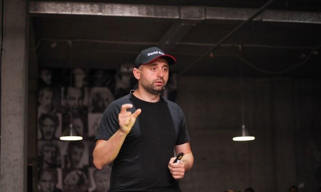 Зради немає: Арахамія прокоментував високі премії міністрів