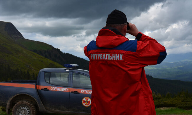 Мешканка Київщини заблукала під час сходження на Говерлу — її врятували ДСНСники