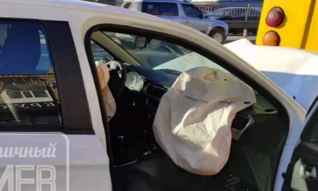 Таксист на підпитку протаранив маршрутку з пасажирами в Києві (відео)