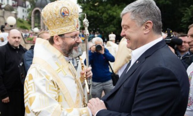 “Закликаю усіх помолитися за Україну” – Порошенко у Зарваниці