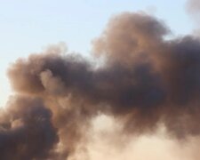 “Бавовна” в Криму: гримлять вибухи, біля військового аеродрому клуби диму (відео)