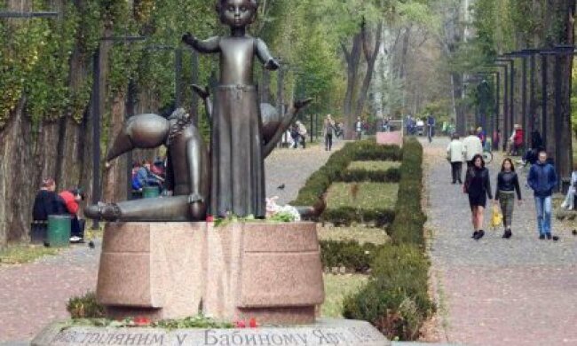 Дорога смерті: вшановують людей, яких массово розстрілювали у Бабиному Яру