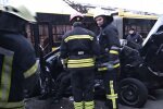 Розтрощена зупинка та загиблий водій: на Перова сталась страшна ДТП (відео)