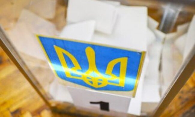 Млявіше, ніж на президентських: скільки українців змінили місце для голосування