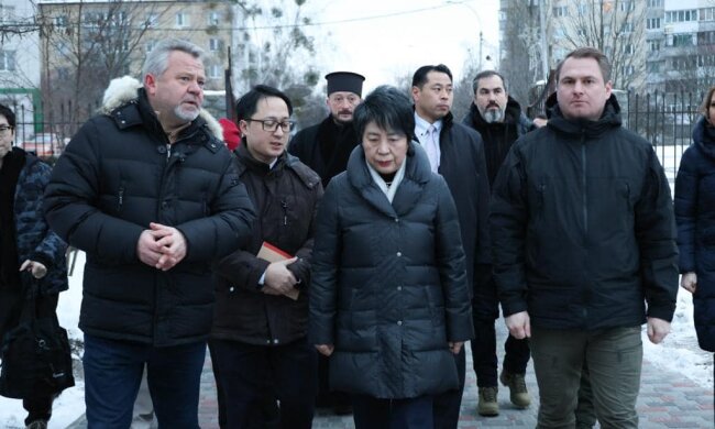 Голова МЗС Японії відвідала Бучу та Ірпінь