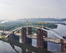 У організатора та виконавців схеми провели обшуки: розкрадання коштів на будівництві Подільського мосту