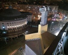 Демонтована зірка з радянського обеліску на Галицькій площі відправлена до музею