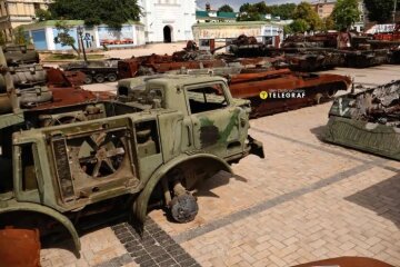 У Києві відкрили нову виставку нового металобрухту “другої армії світу”