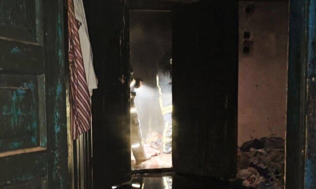 Смертельна звичка: на пожежі у приватному будинку загинув пенсіонер