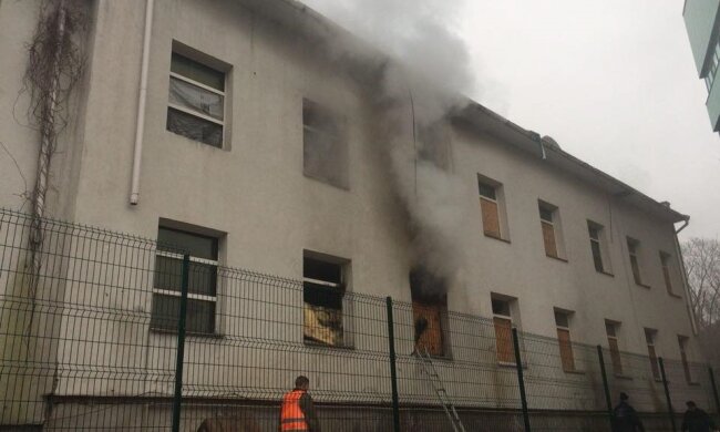 Горів один з корпусів столичного медінституту