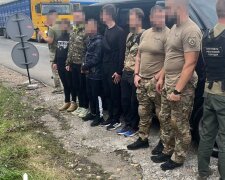 Поліцейського з Києва викрили на організації схеми переправлення "ухилянтів" за кордон