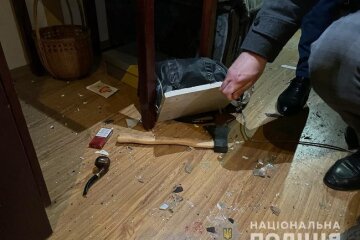 Поліція Київщини затримала нападника, який погрожував підірвати будинок газом та розправитись з поліцейськими (відео)