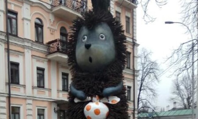 Як новенький: Їжачок в тумані повернувся у скверик на Рейтарській