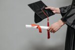 Радниця ректора одного зі столичних вишів “торгувала” дипломами