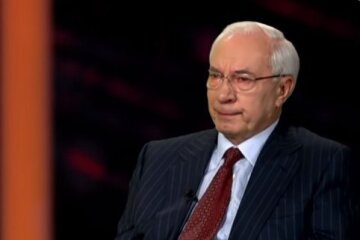 Азаров розчулився, розповідаючи в інтерв’ю про Донбас