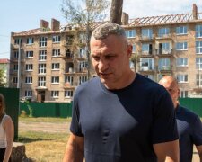 Масштабна відбудова у Святошині: до жовтня планують оновити 14 пошкоджених будинків!