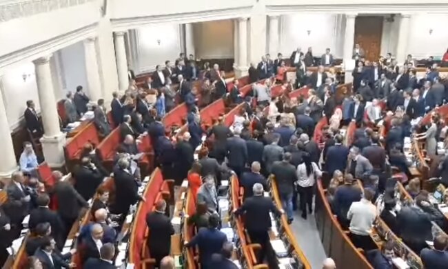 В Раді побились слуги народу