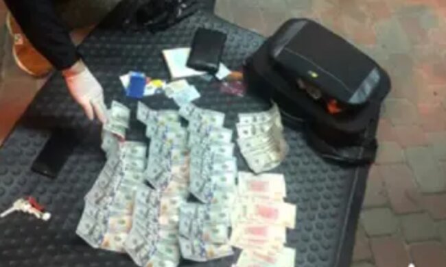 Чиновник міграційної служби в Києві попався на хабарі