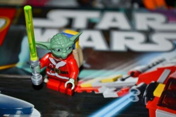 LEGO повністю припиняє роботу в Росії