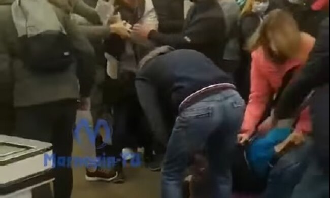 У Києві люди побилися у черзі на вакцинацію (відео)