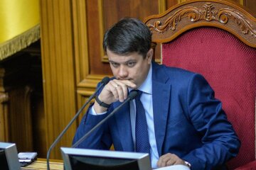 Разумкова відправили у відставку