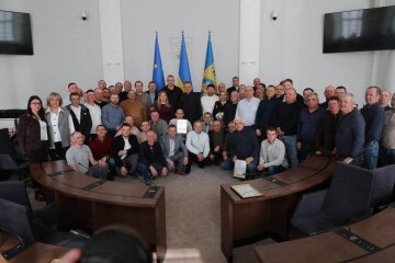 Подяка за незламність: Кличко нагородив львівських комунальників за порятунок Києва