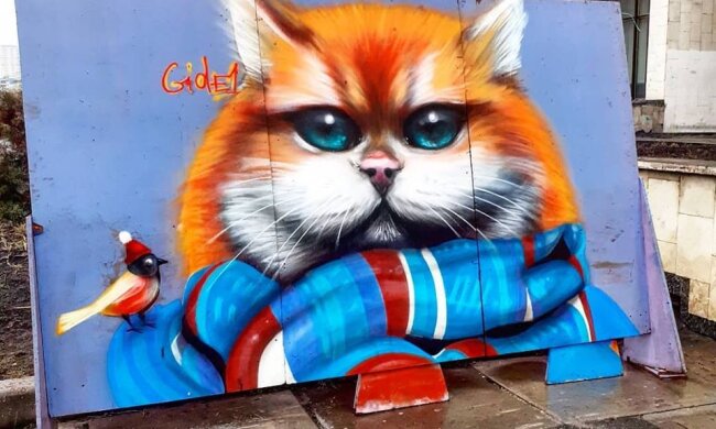 На Троєщині вандали розбили новорічний мурал з котом