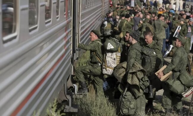 Строковиків відправлять на війну. В ISW назвали причини, чому Міноборони РФ обманює росіян