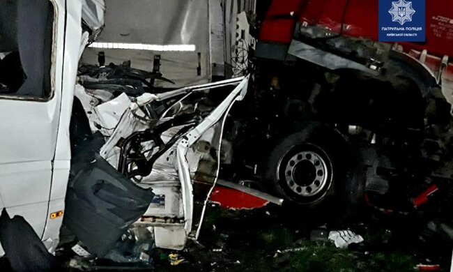 5 загиблих та 20 травмованих: на трасі Харків-Київ сталась страшна аварія (фото)