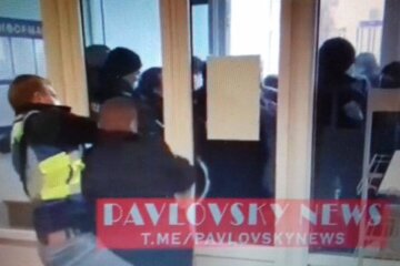 Під Києвом ветерани АТО штурмують будівлю міськради (відео)