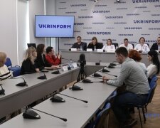 Колектив Київського пологового будинку №2 виступив на підтримку звільненого директора Сальнікова