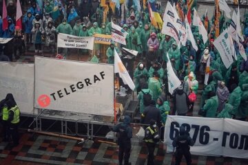 Під Радою проходять акції антивакцинаторів та ФОПів