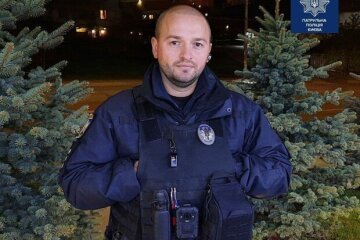 Київський поліцейський врятував рибалку, який провалився під лід 