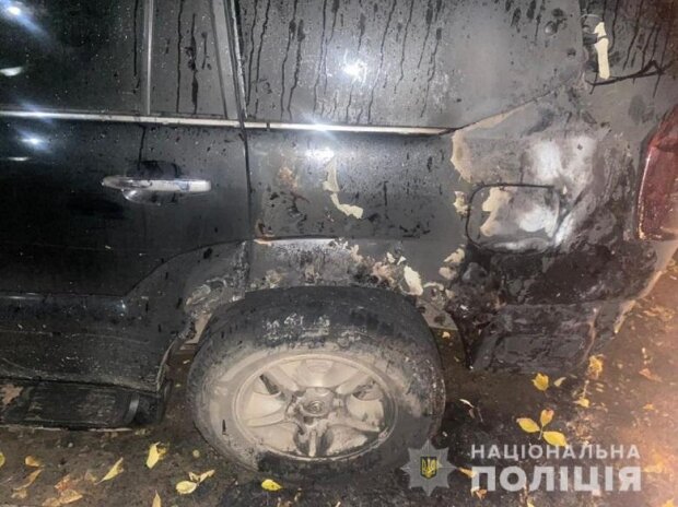 В Києві затримали чоловіка, який впродовж години підпалив три автівки