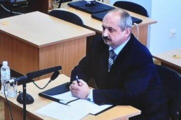 Ховав гроші у пачках із кавою - прокурор повідомив деталі обшуків у судді Паленика