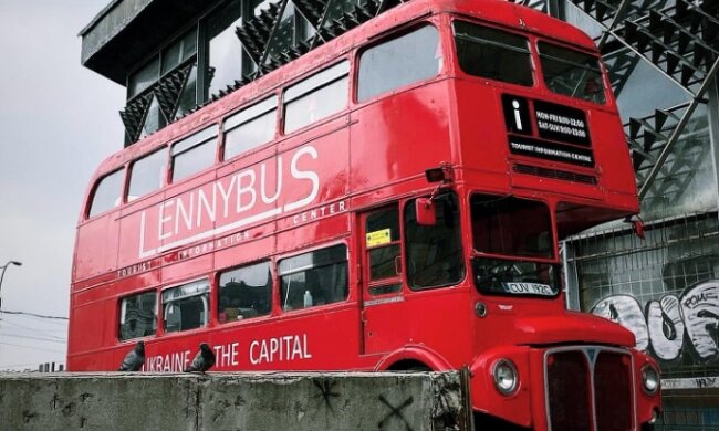 Легендарний червоний автобус-кафе Lenny Bus тепер стоятиме біля Житнього ринку