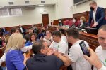 Фракція “Слуг” заблокувала трибуну Київради