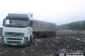 Під Київ звезли тонни львівського сміття: місцеві мешканці забили на сполох