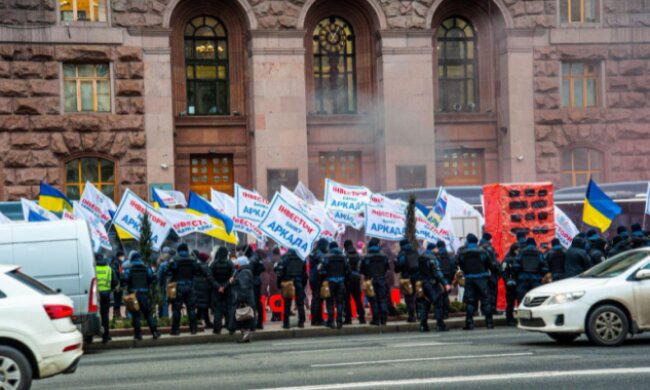 Інвестори “Аркади” вийшли до стін Київради: вимагають вирішити земельне питання і добудувати три ЖК