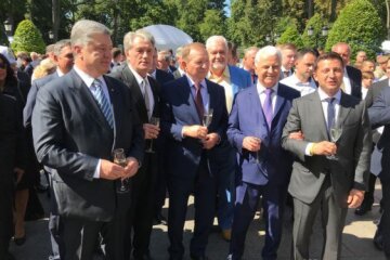 Порошенко зустрівся з усіма президентами України